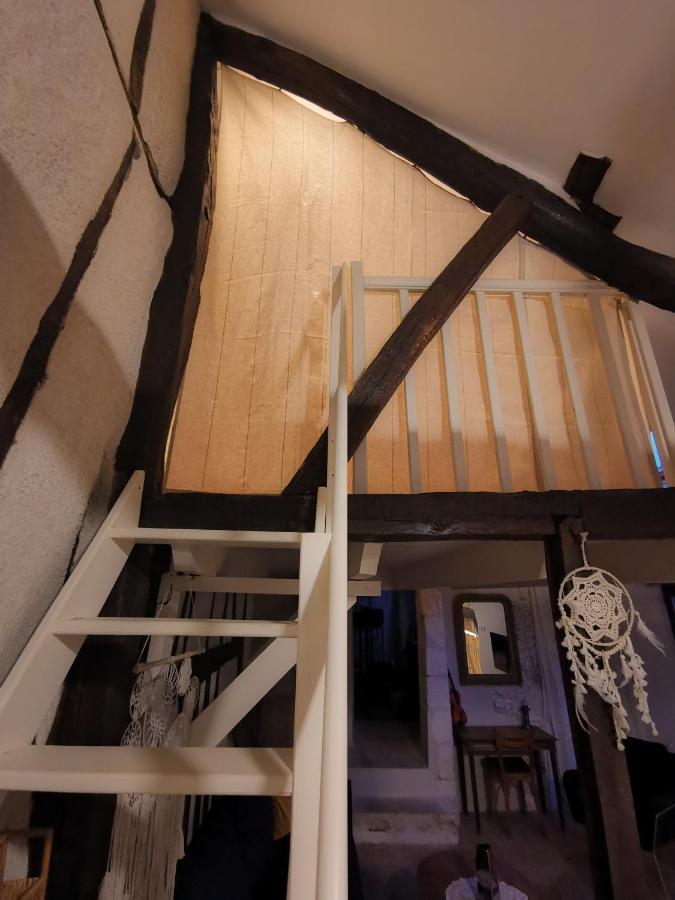 Loft Atypique Au Calme Avec Cour Privative Leilighet Bourges Eksteriør bilde